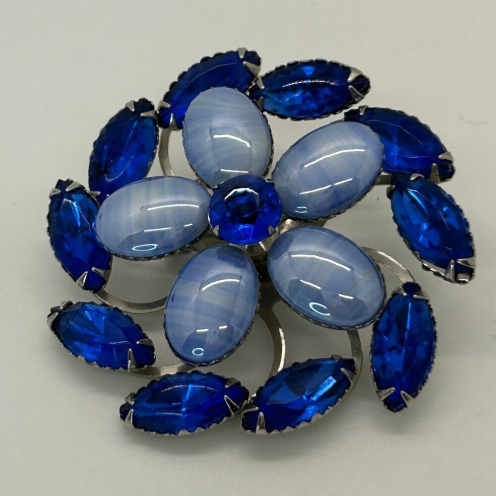 Vintage Blue Cabochon Brooch Rhinestone Floral Acrylic Plastics1940s-1950s Rivet - Picture 3 of 15
